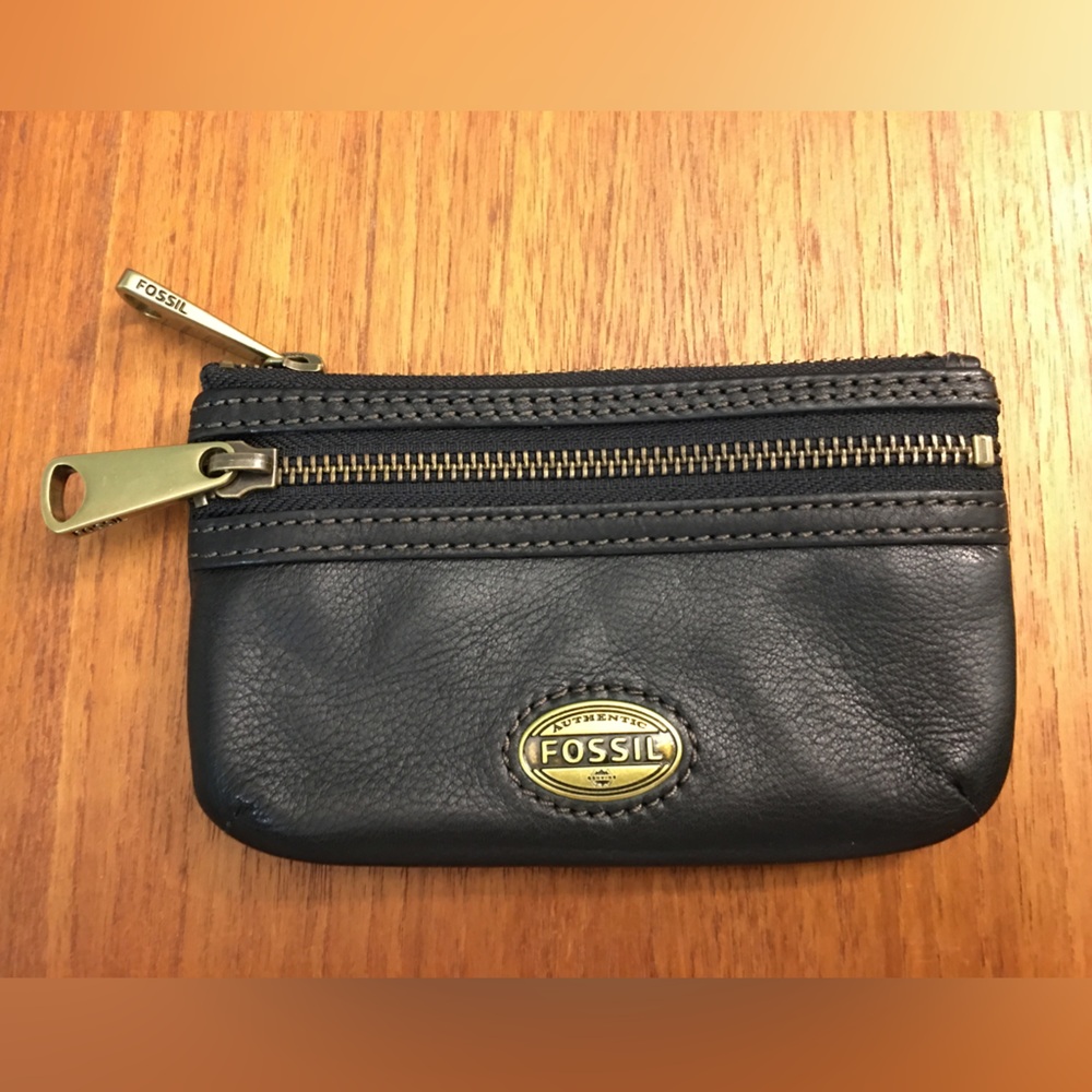 FOSSIL Black Pebbled Leather Coin Wallet Antiqued Gold Zippers, Pull, Logo Badge